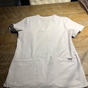 Figs Technical collection women’s medium v-neck scrub top 2 pockets.